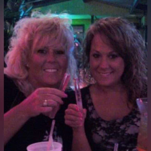 Meet your Posher, Heather I go live every Thursday at 11:15 am est🎉 - Picture 5 of 6